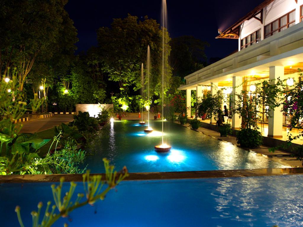 Mesra Business & Resort Hotel Samarinda Kültér fotó