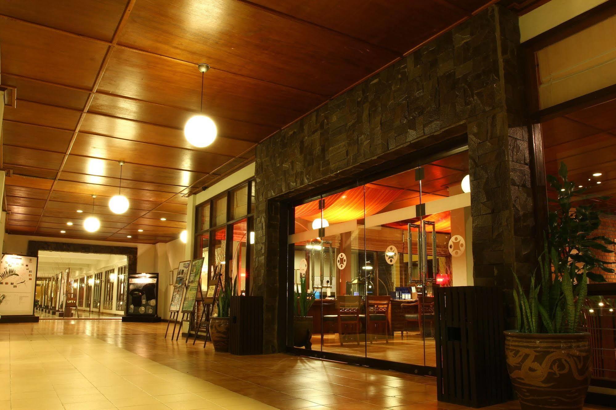 Mesra Business & Resort Hotel Samarinda Kültér fotó