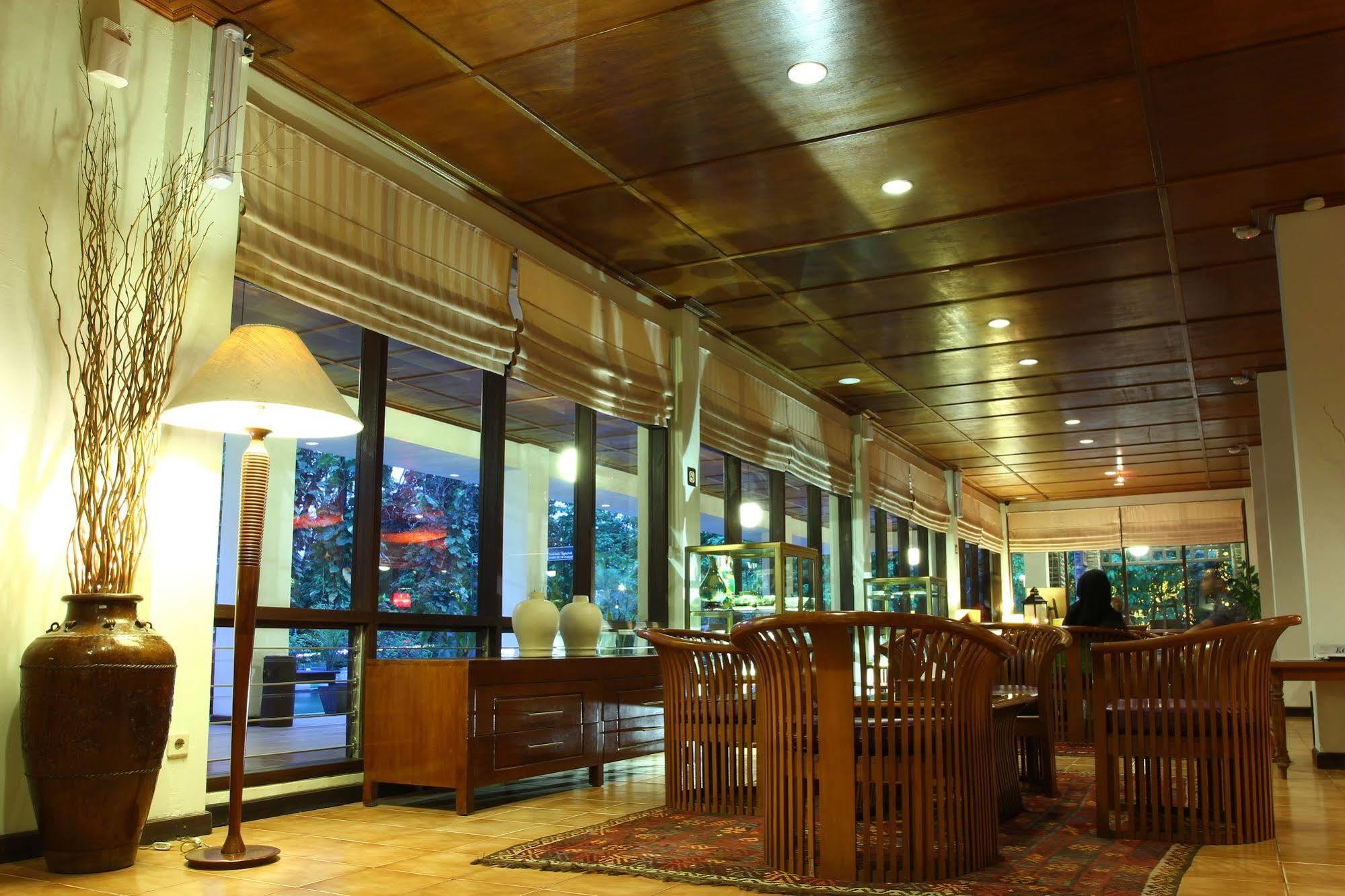 Mesra Business & Resort Hotel Samarinda Kültér fotó