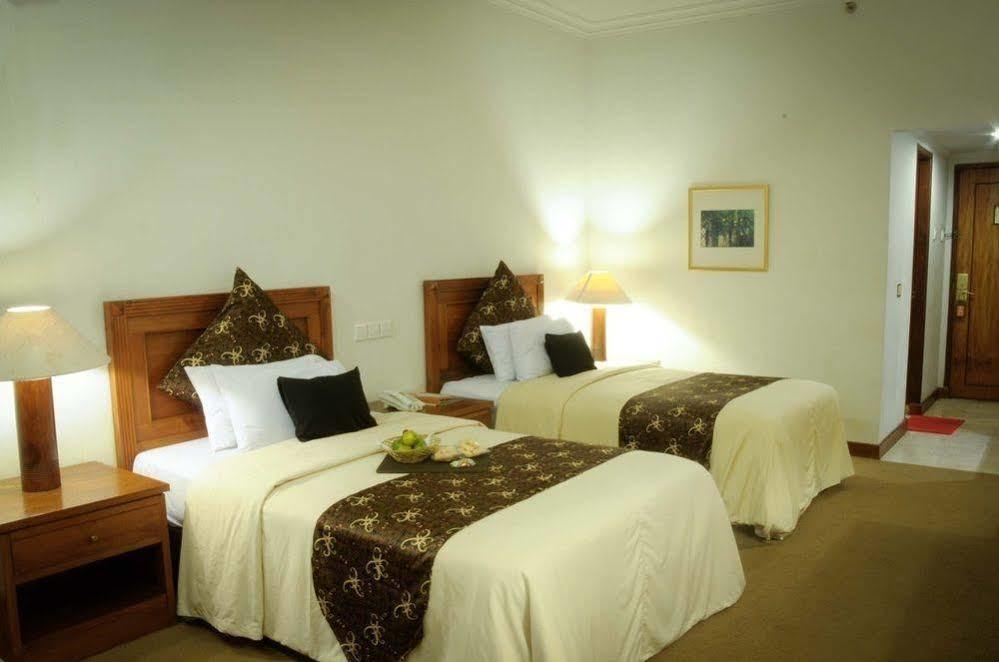 Mesra Business & Resort Hotel Samarinda Kültér fotó