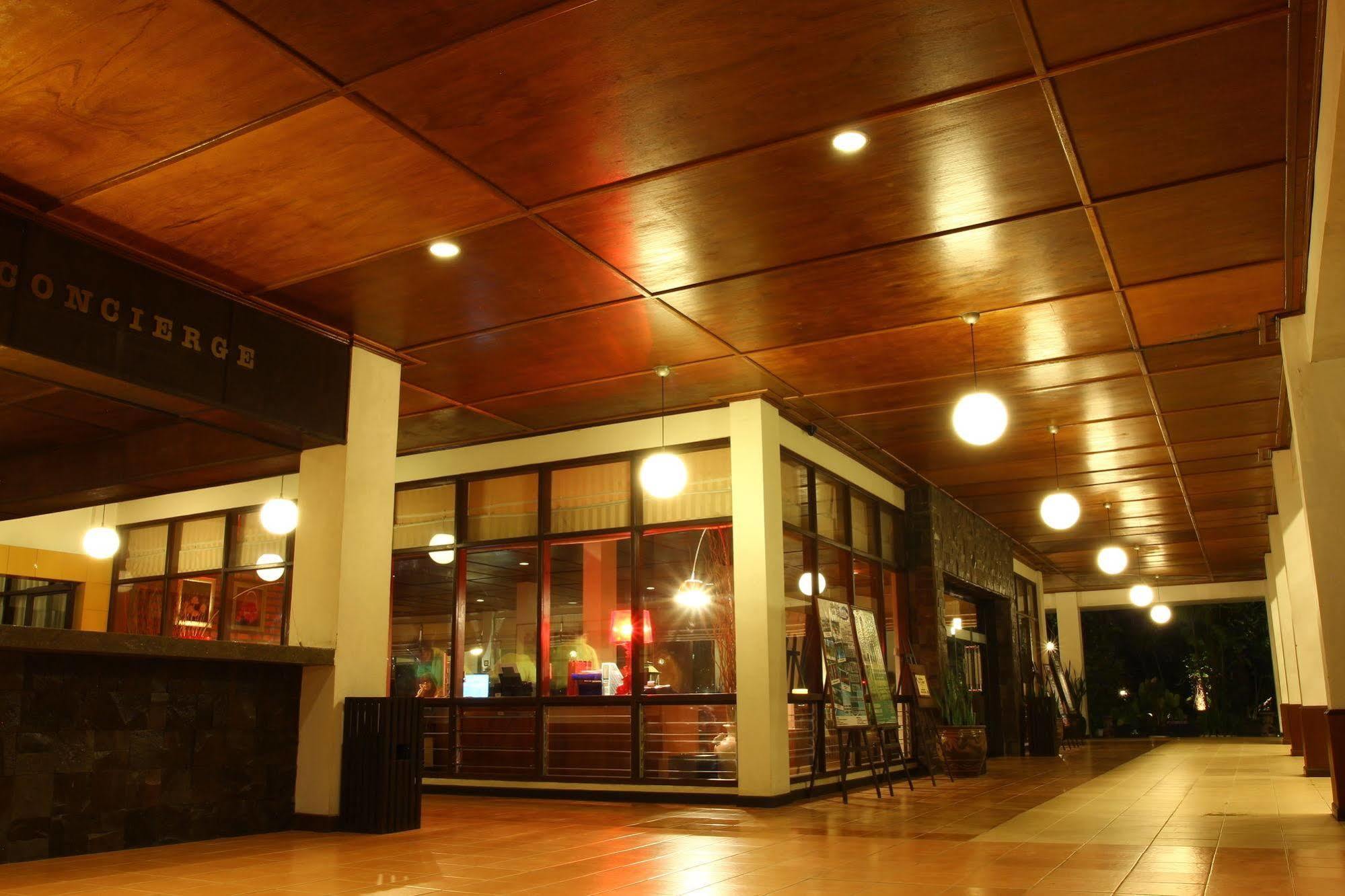 Mesra Business & Resort Hotel Samarinda Kültér fotó