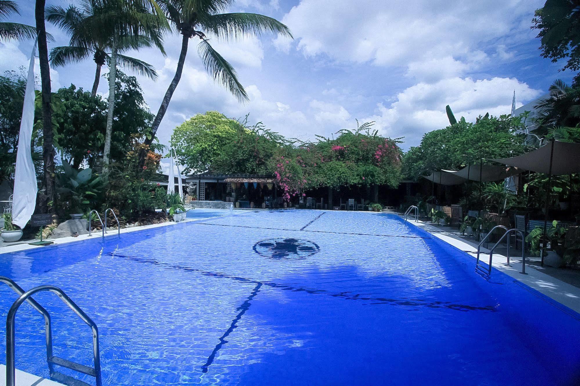 Mesra Business & Resort Hotel Samarinda Kültér fotó