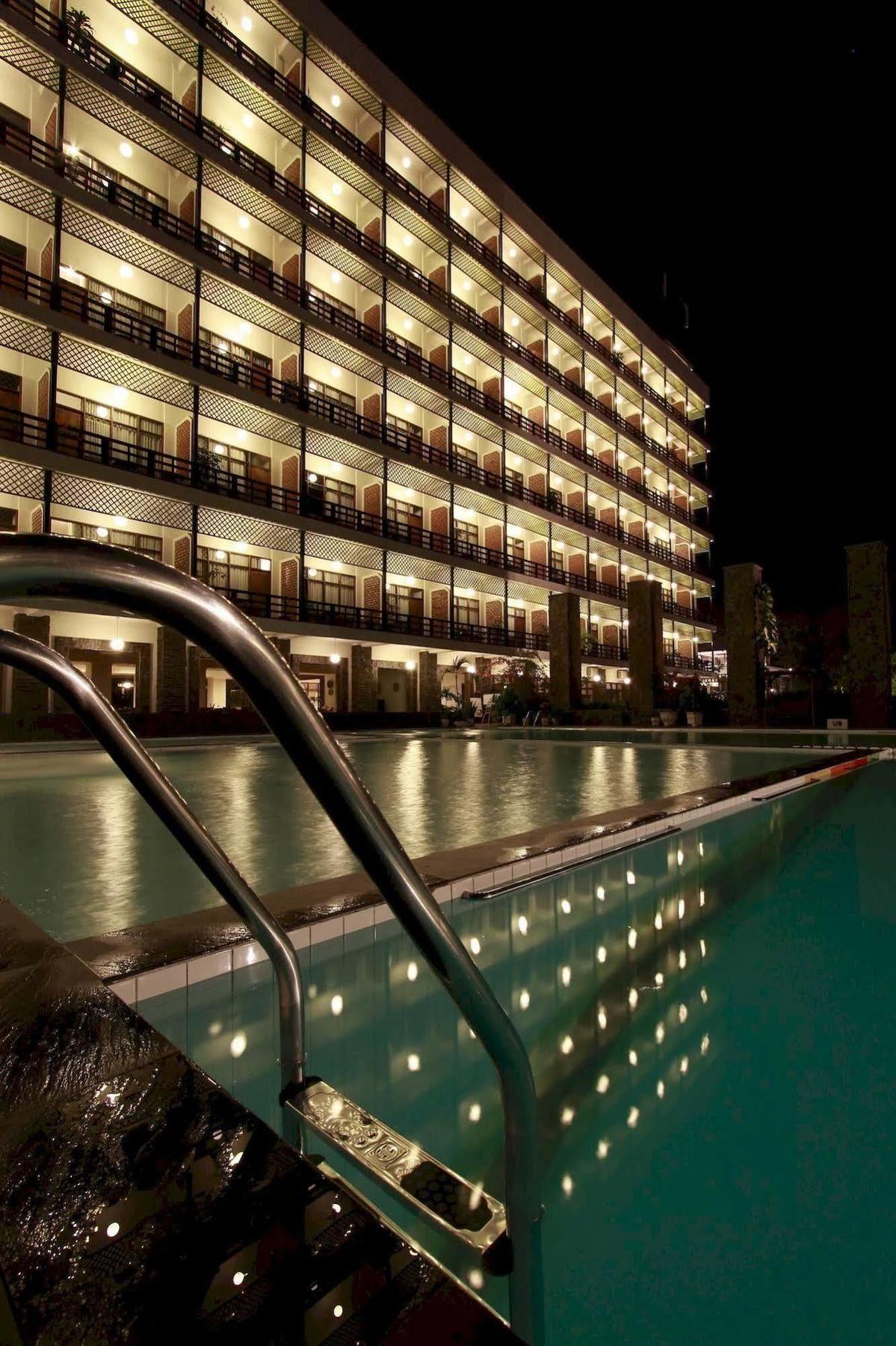 Mesra Business & Resort Hotel Samarinda Kültér fotó