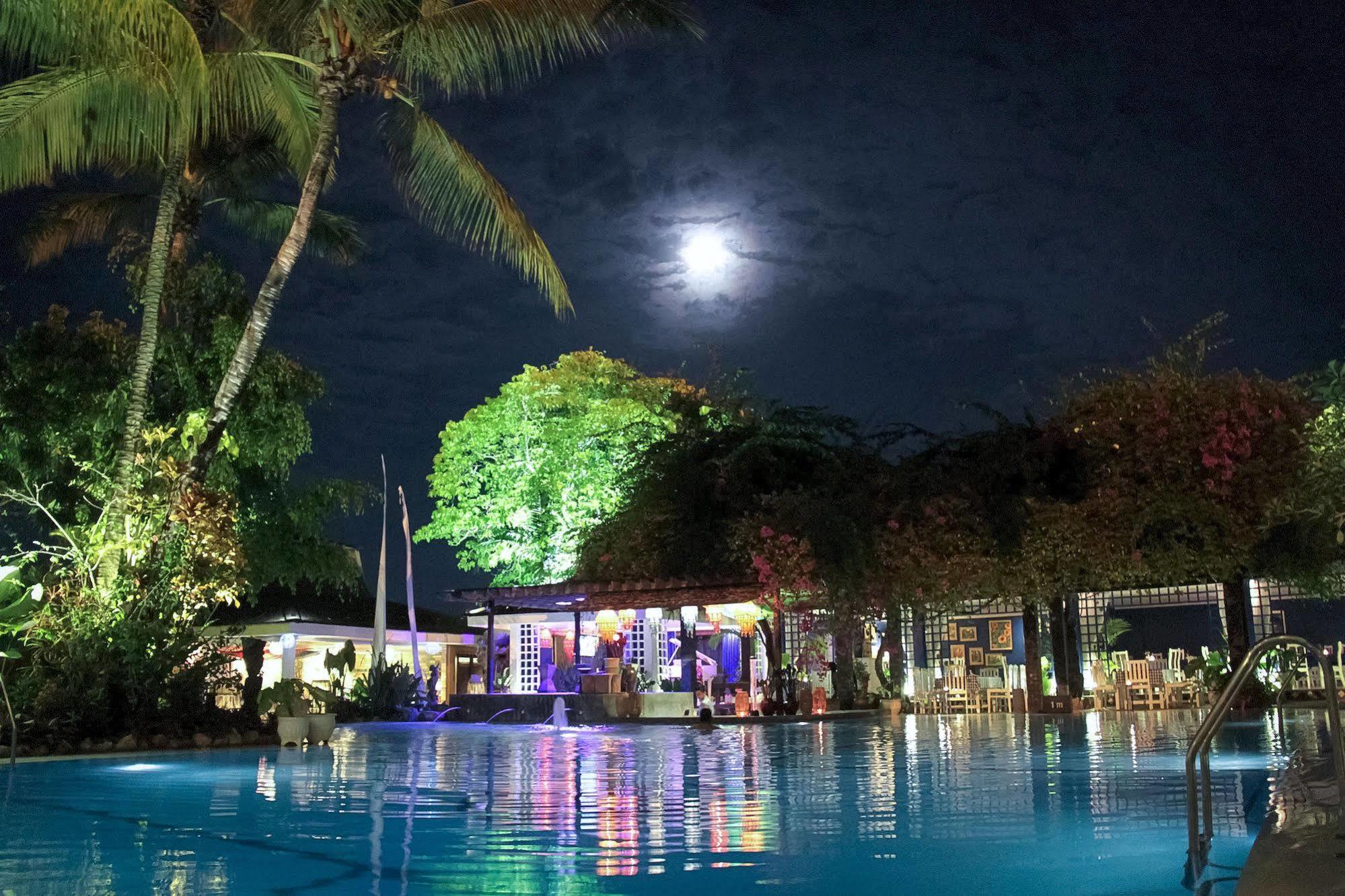 Mesra Business & Resort Hotel Samarinda Kültér fotó